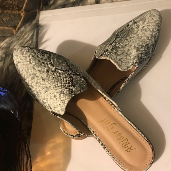 A Ryder Girl brand snakeskin mule - Picture 3 of 5